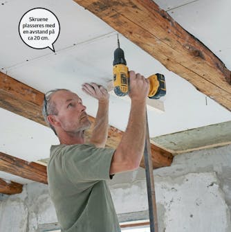 Frilagte tak bjelker: Skru fast platen Frilagte tak bjelker: Skru fast platen